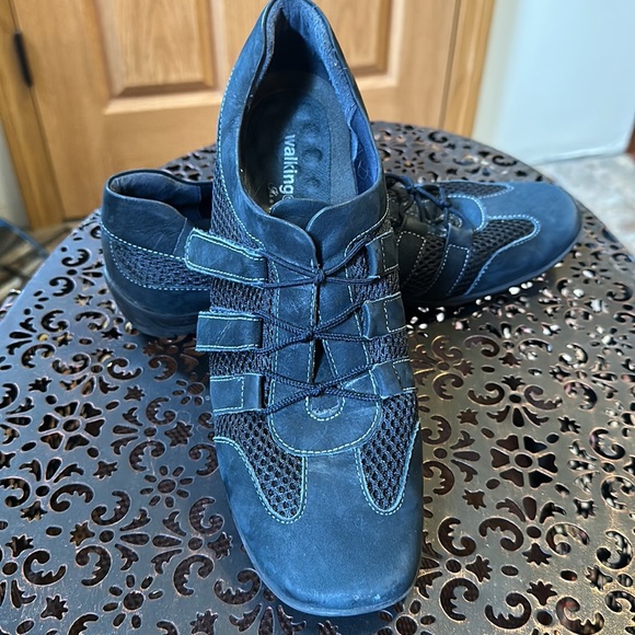 Navy Audio Sneaker by Walking Cradles size 9 - Picture 9 of 9